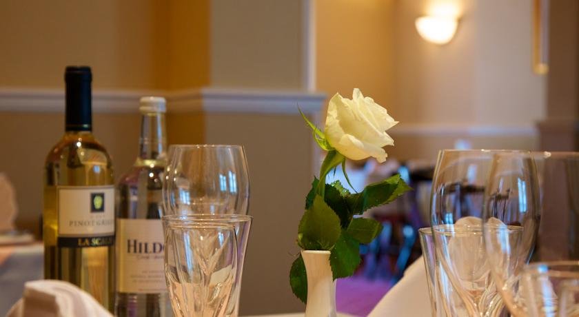 Фото Walton Cottage Hotel and Suites