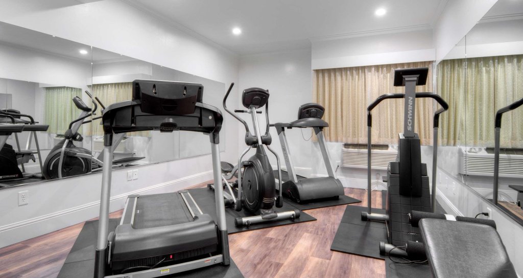 Фото Best Western Plus Palm Court Hotel