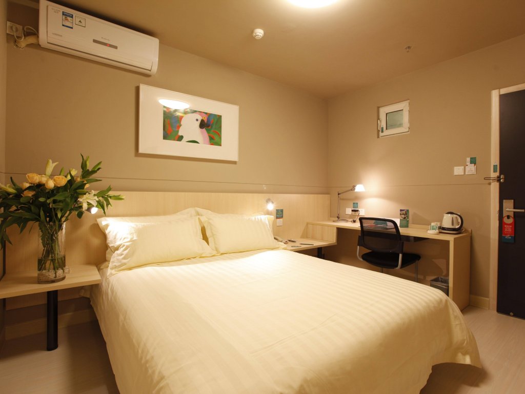 Фото Century Star Urumqi Changjiang Road Hotel