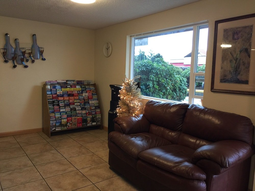 Фото Smokey Point Motor Inn