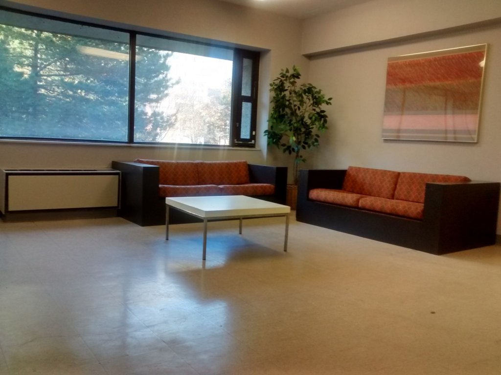 Фото Toronto Furnished Living - Gerard St. E