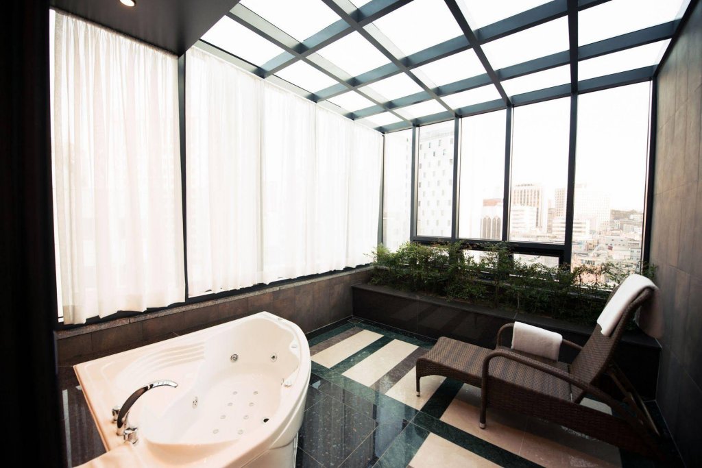 Фото Travelodge Myeongdong City Hall