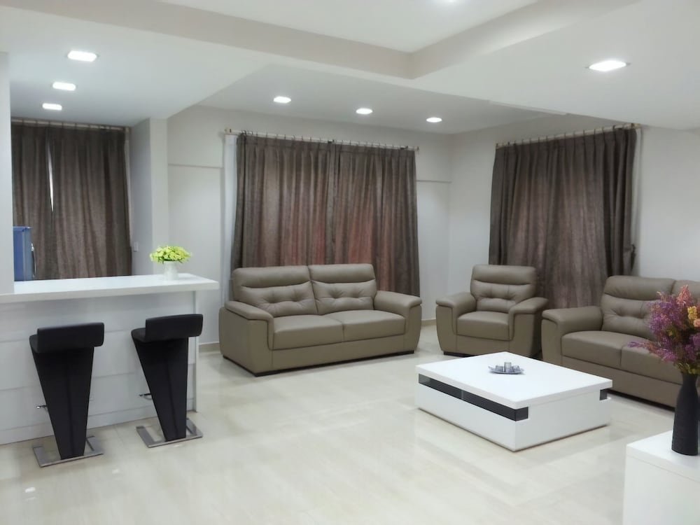 Фото Marina Travellers Suite Marina Court