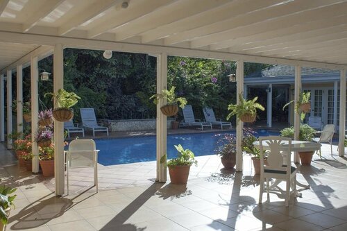 Гостиница Polkerris Bed & x26; Breakfast в Монтего-Бей