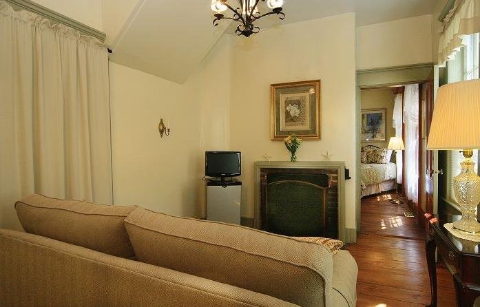 Фото One Centre Street Inn B & B