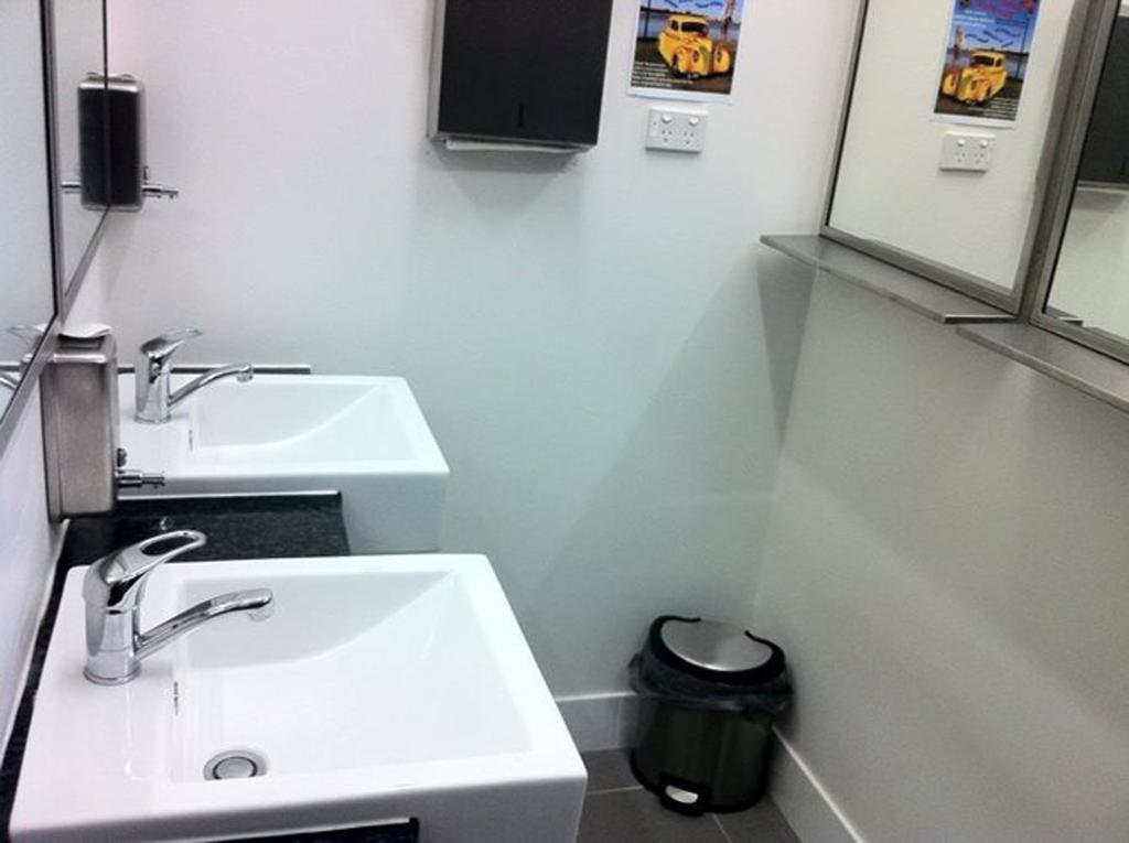 Фото The Entrance Backpackers - Hostel