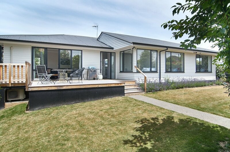 Гостиница Brookside Villa - Christchurch Holiday Homes в Крайстчерче