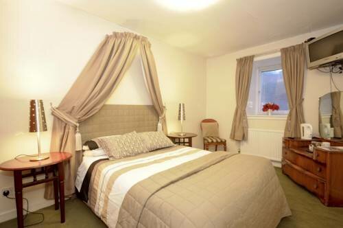 Гостиница Ferrybridge Hotel