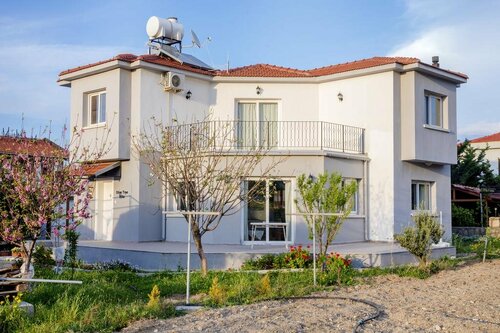 Гостиница Olive Tree Villa 3 Double Bedrooms With Spectacular Mountain Sea View в Лапитосе