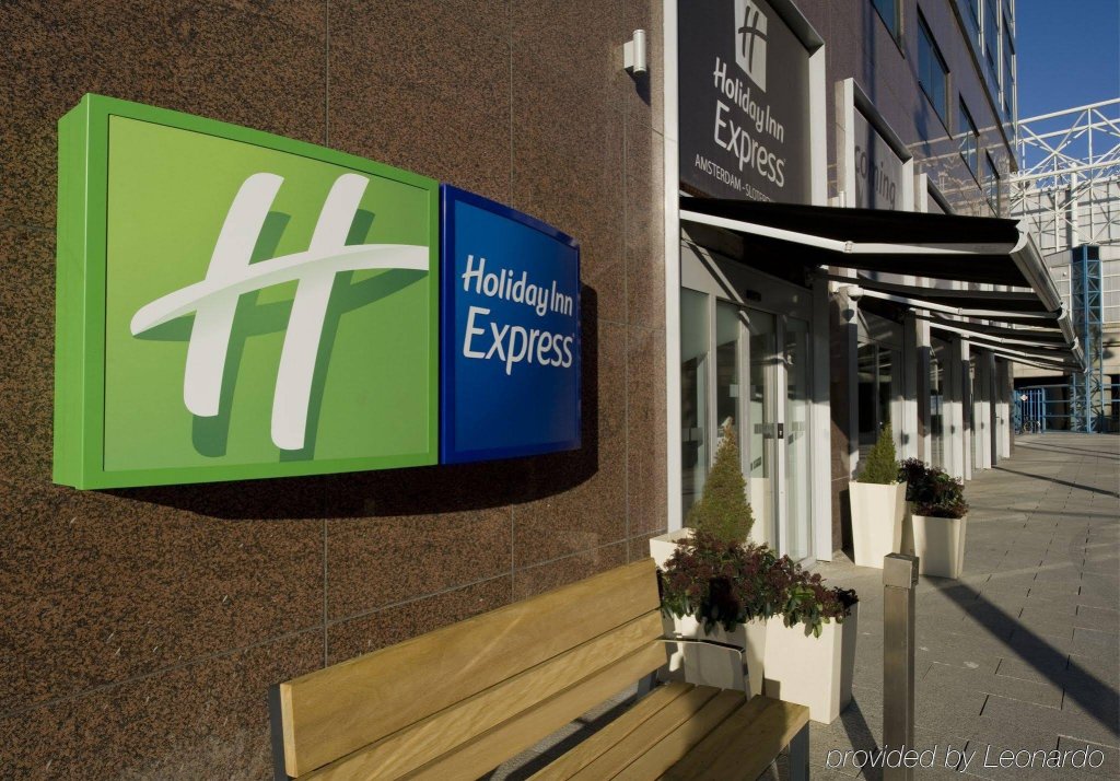 Фото Holiday Inn Express Amsterdam Sloterdijk Station by IHG