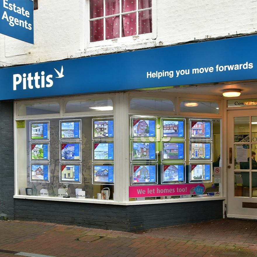 Mortgage agency Pittis Estate Agents, Cowes, photo
