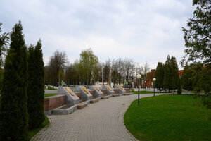 Кировчане - Герои Советского Союза (Kaluga Region, Kirov, Proletarskaya Street) ، لافتة تاريخية، حجر أساس
