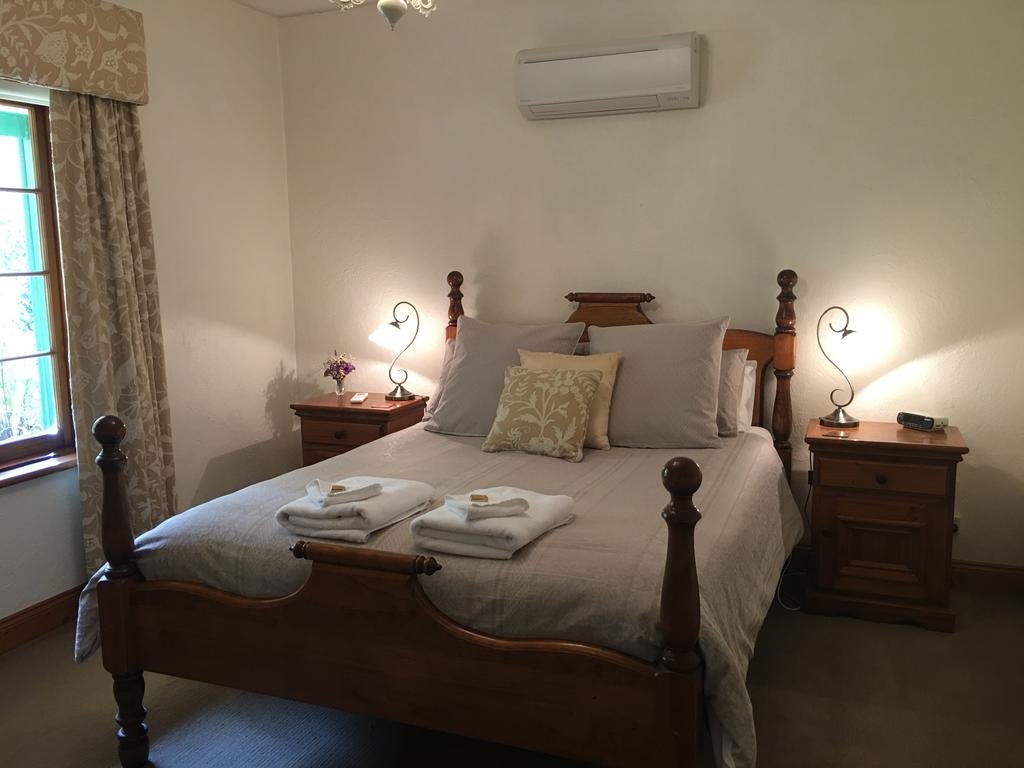 Фото Country Pleasures Bed and Breakfast