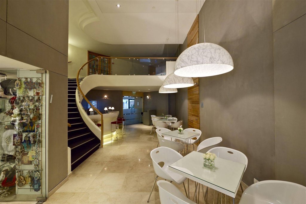 Фото Metropolitan Hotel