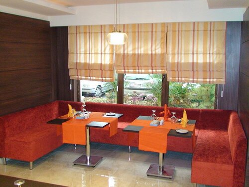 Гостиница Parsian Evin Hotel в Тегеране