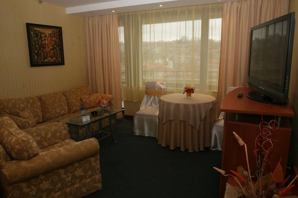 Фото Grand Hotel Shumen