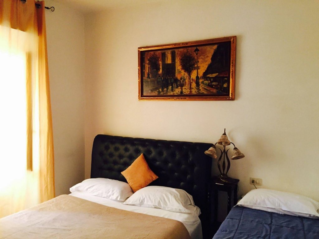 Фото Opera Street In Vatican Hotel