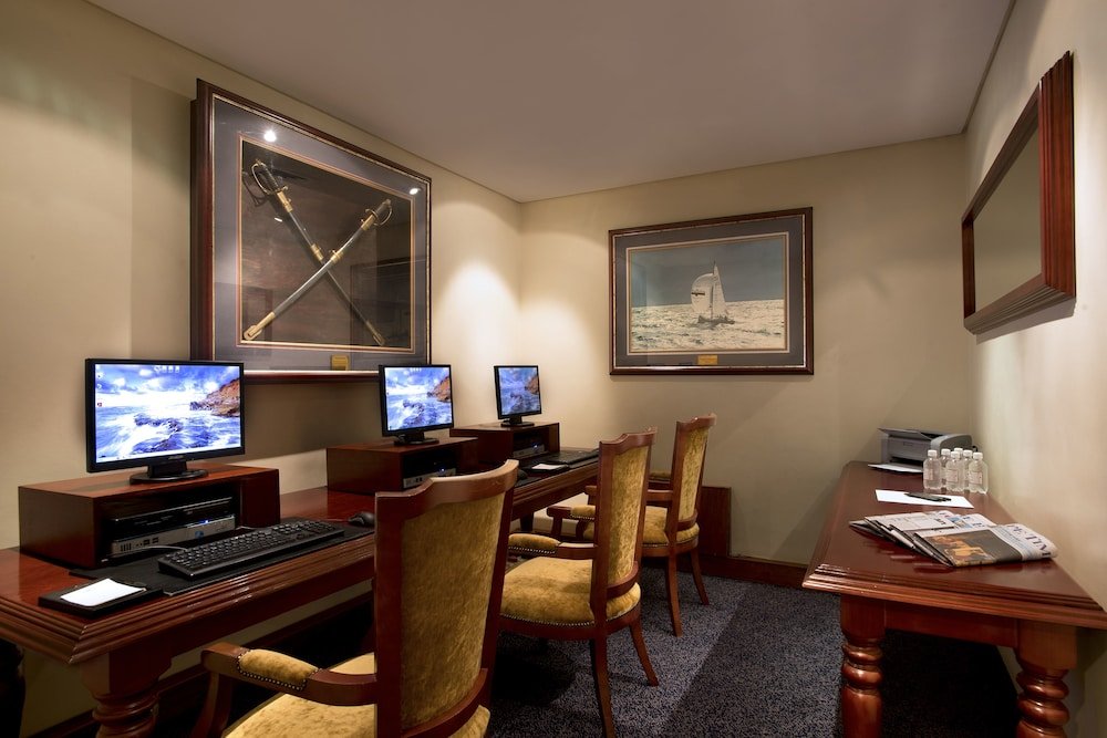 Фото The Commodore