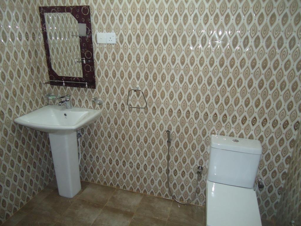 Фото N. L. I. Guest House