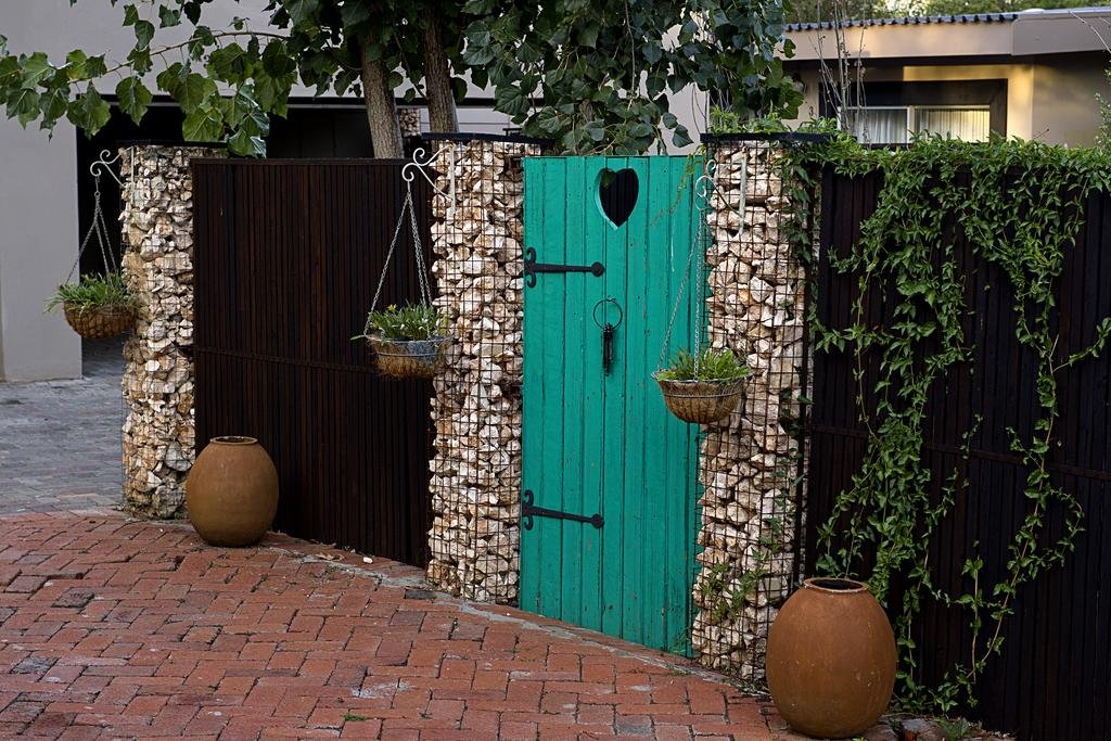 Фото Cottonwood Guesthouse