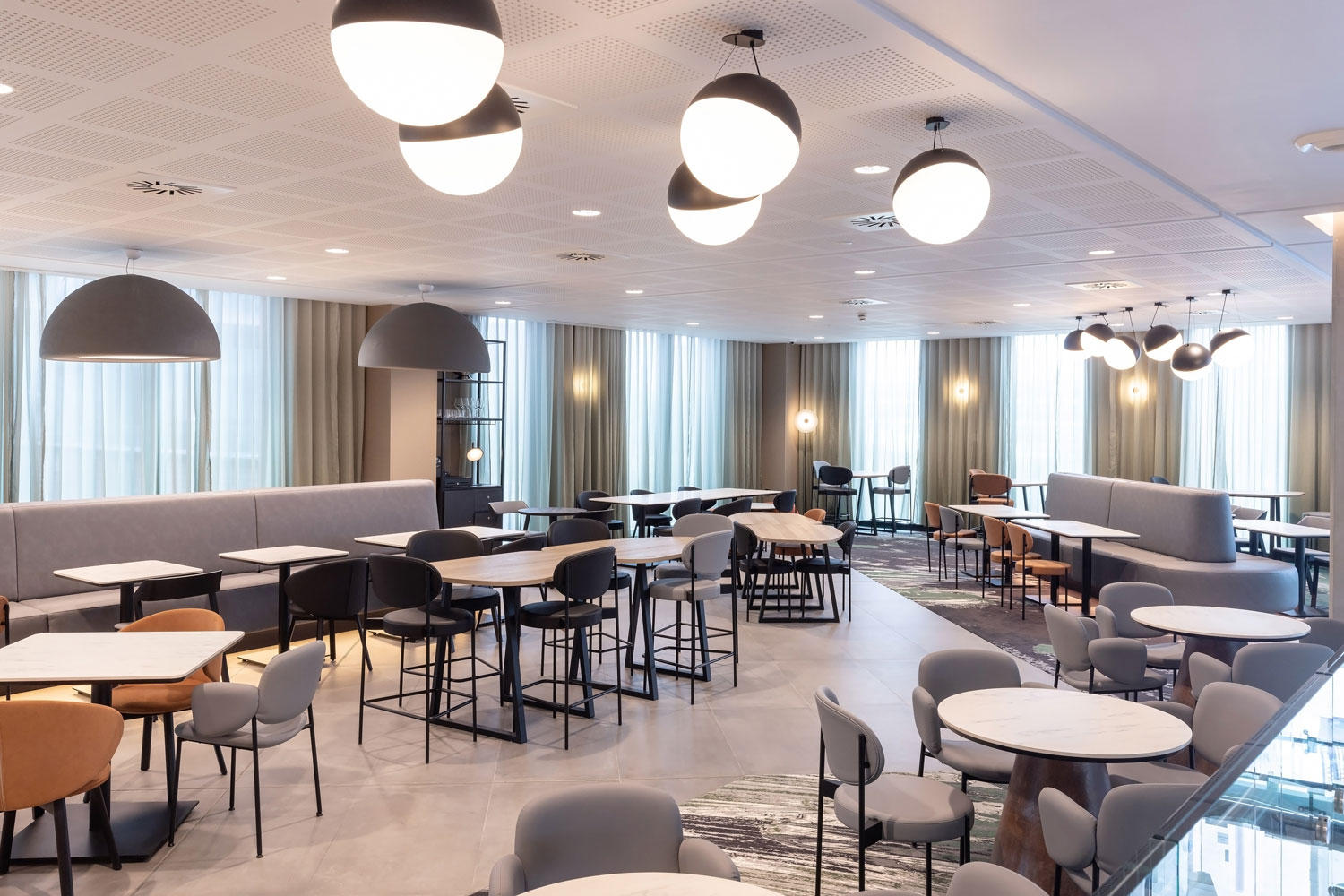 Фото Novotel Liverpool Paddington Village