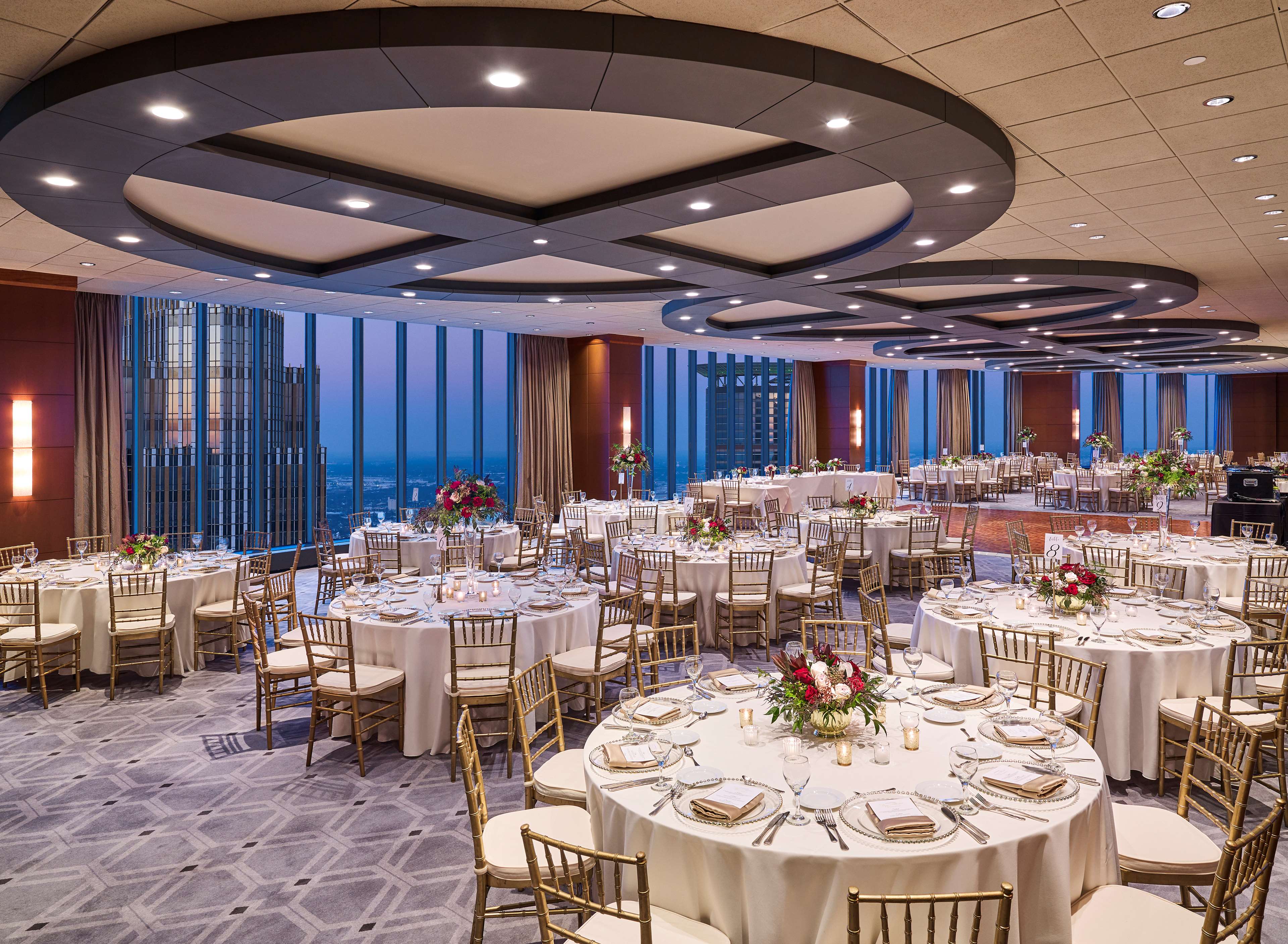 Фото The Marquette Hotel, Curio Collection by Hilton