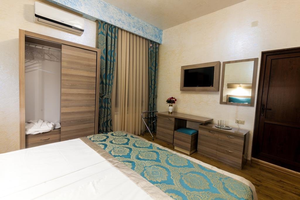 Фото Iberia Palace Hotel