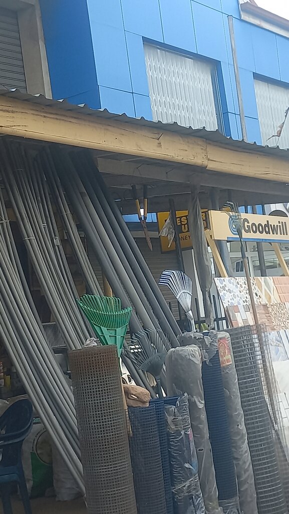 Hardware store Godwill, Accra, photo