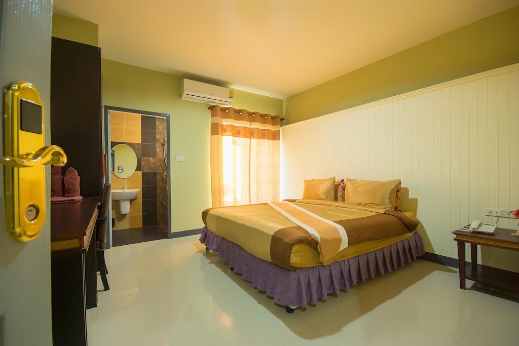 Фото The Corner Hotel - Adults Only