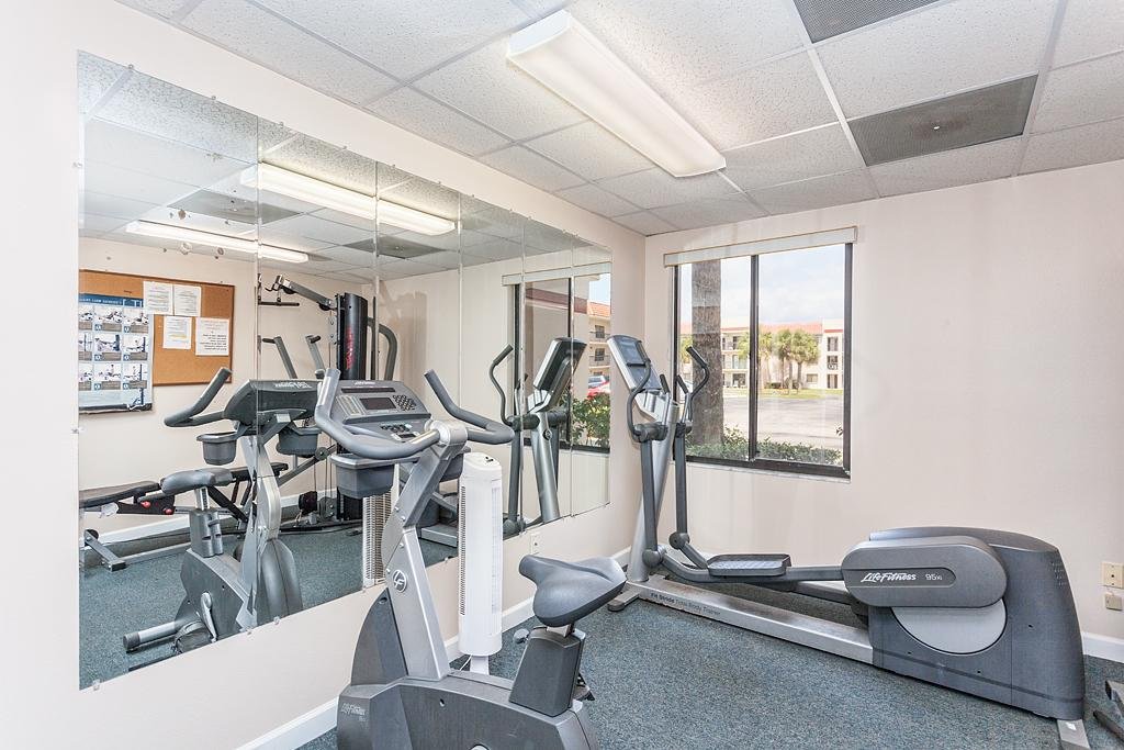 Фото Pet Friendly, 2 Bedroom, 2 Bath - Ocean Village Club P19