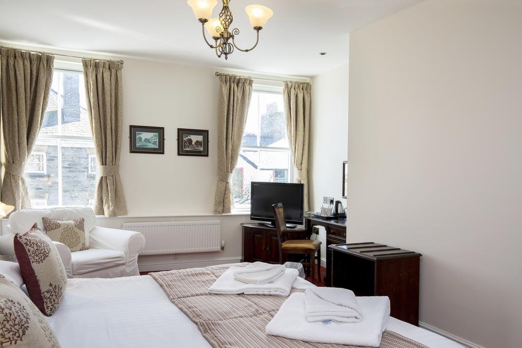 Фото White Lion Royal Hotel