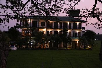 Фото Serene Park Hotel