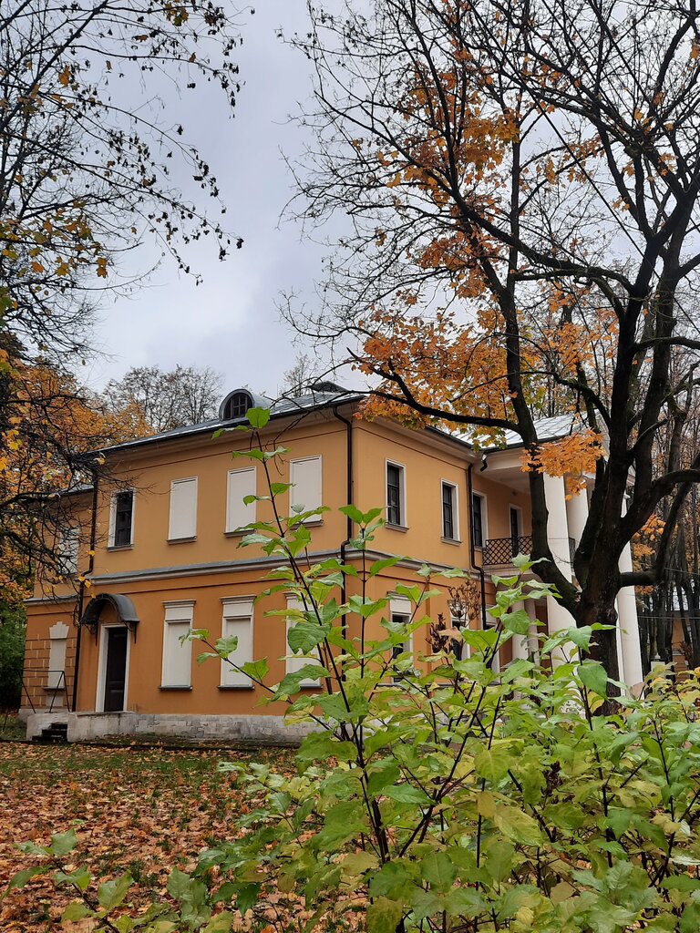 Landmark, attraction Западный флигель усадьбы Знаменское-Губайлово, Krasnogorsk, photo