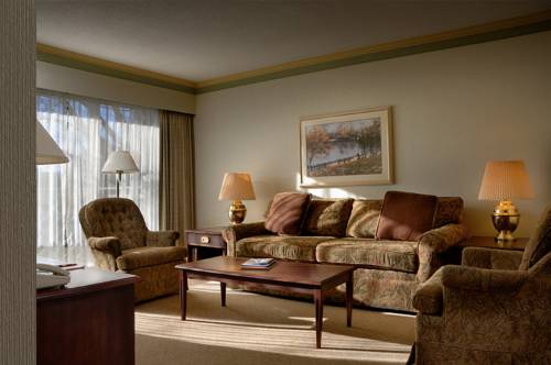 Фото Royal Scot Hotel & Suites