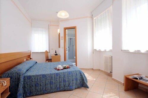 Внешний вид отеля Hotel Marina в Бардолино, фото 4