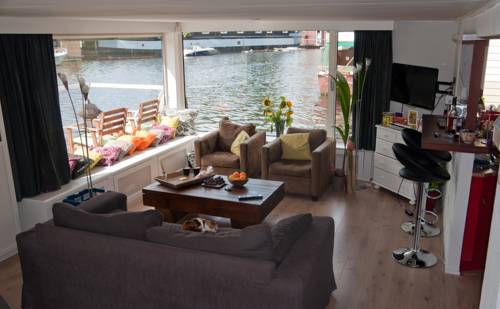 Фото Minties, Floating Bed EN Breakfast