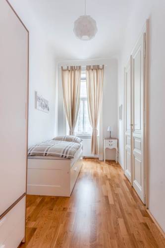 Фото Beautiful Home - Riverside Apartment