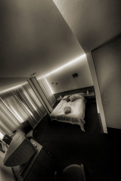 Фото Hotel Lav Vukovar