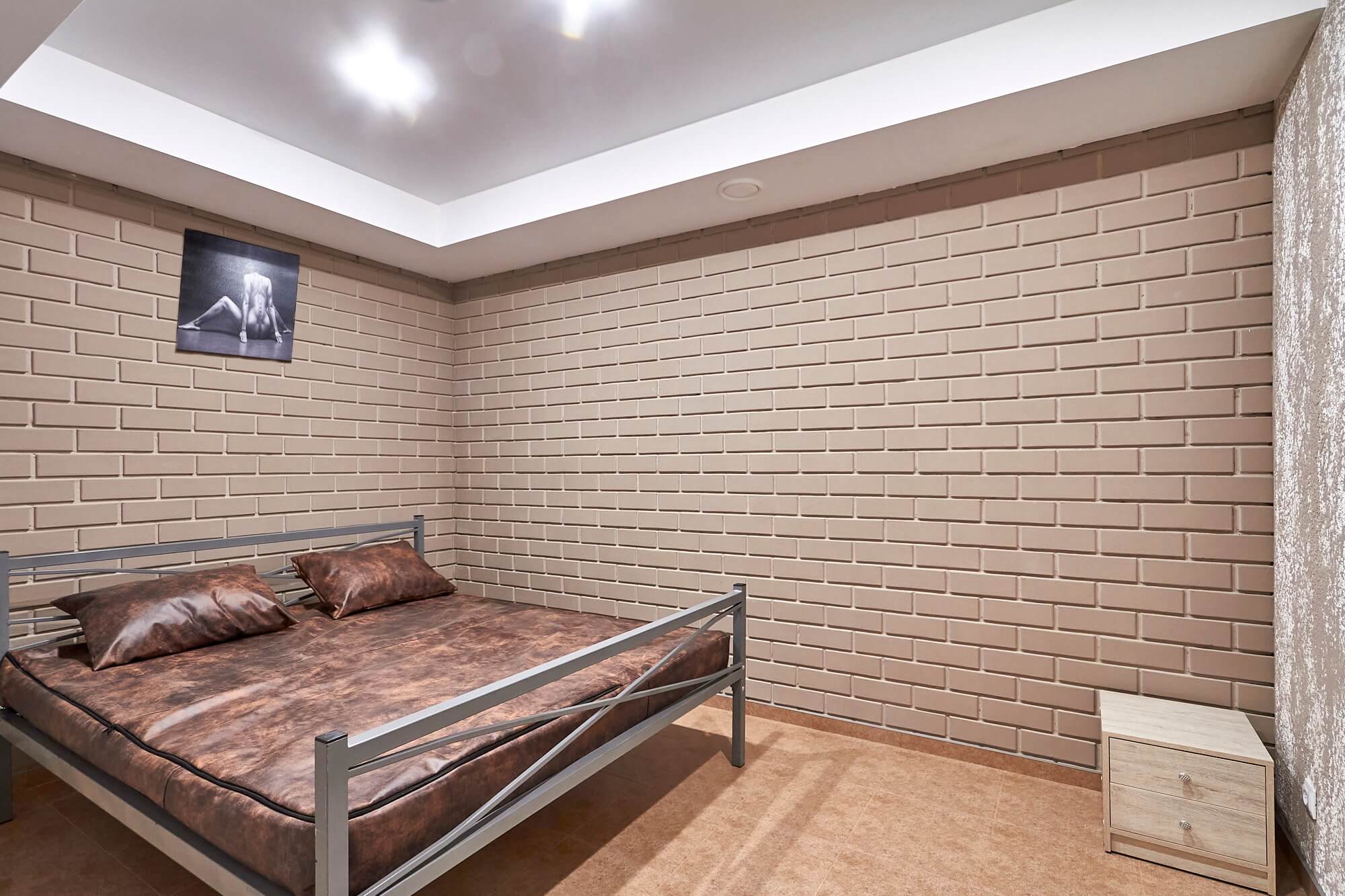 Фото Де факто