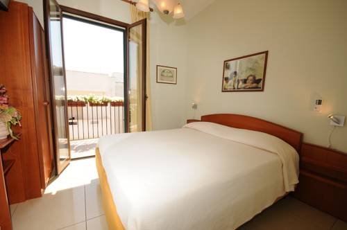 Фото Hotel L'Uomo e il Mare