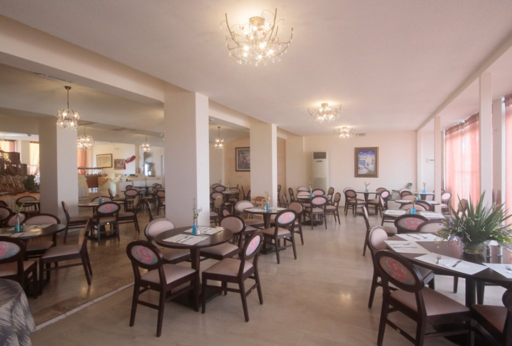 Фото Roselands Hotel Bungalows