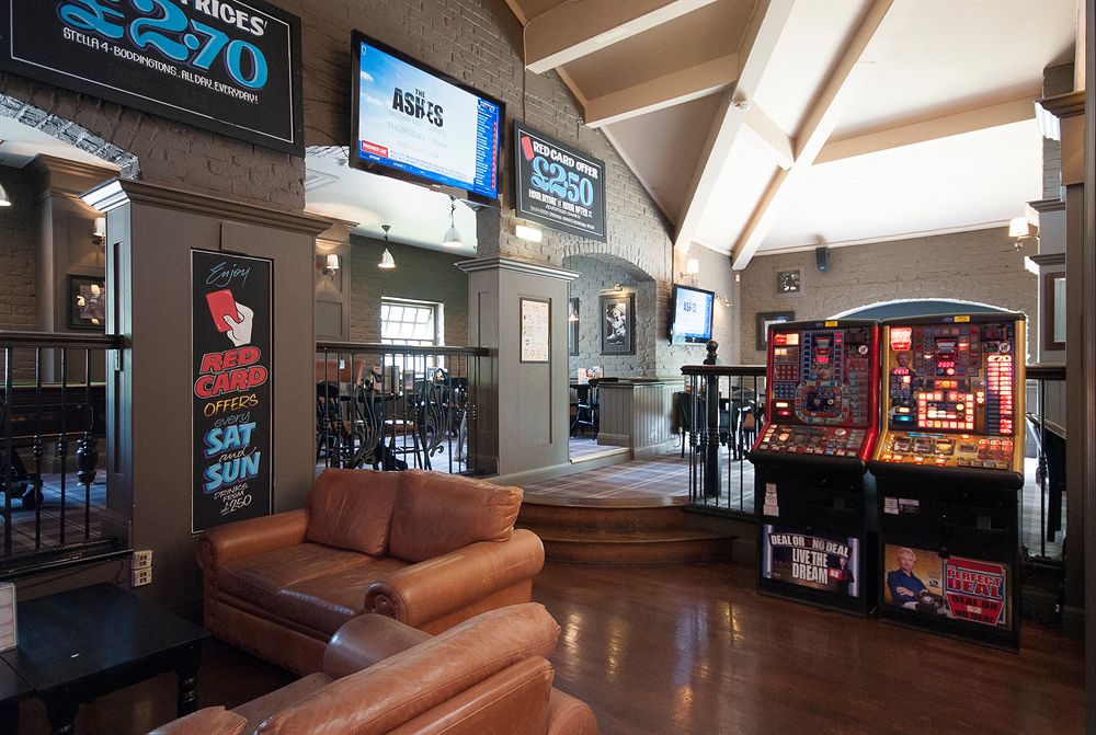 Фото Village Hotel Liverpool