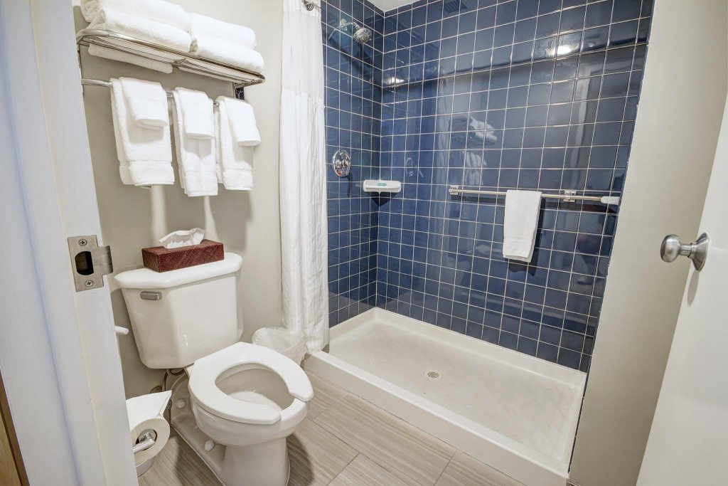 Фото Wyndham VR Inn On The Harbor