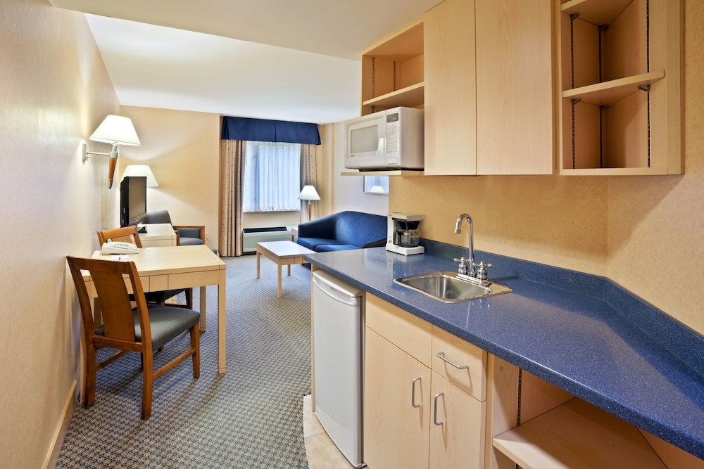 Фото Holiday Inn Express & Suites Langley