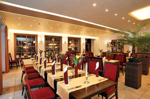 Гостиница Landhotel Böld and Restaurant Uhrmacher Oberammergau в Обераммергау