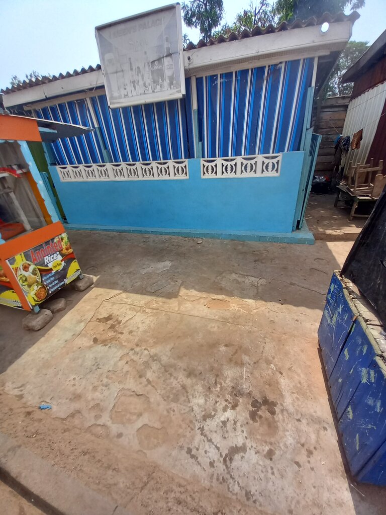 Fast food Queens place, Accra, photo