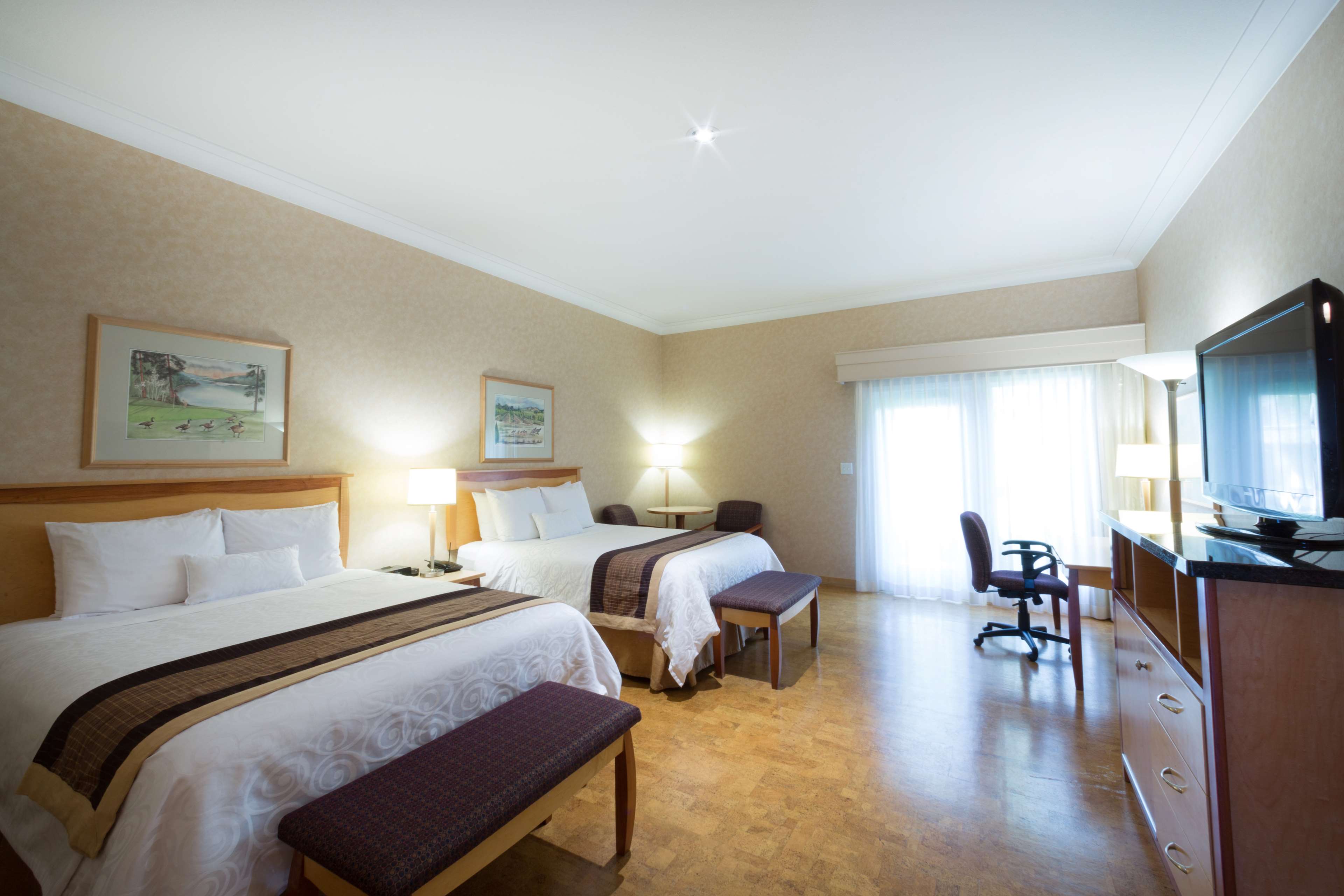 Фото Best Western Plus Kelowna Hotel & Suites
