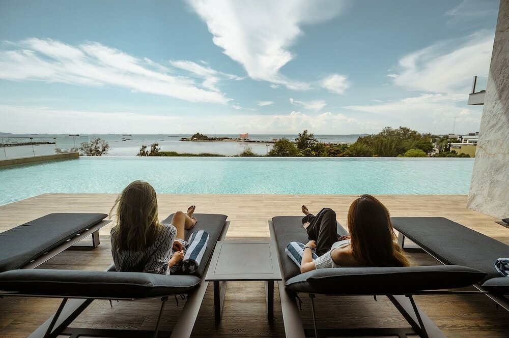 Фото Oakwood Hotel and Residence Sri Racha