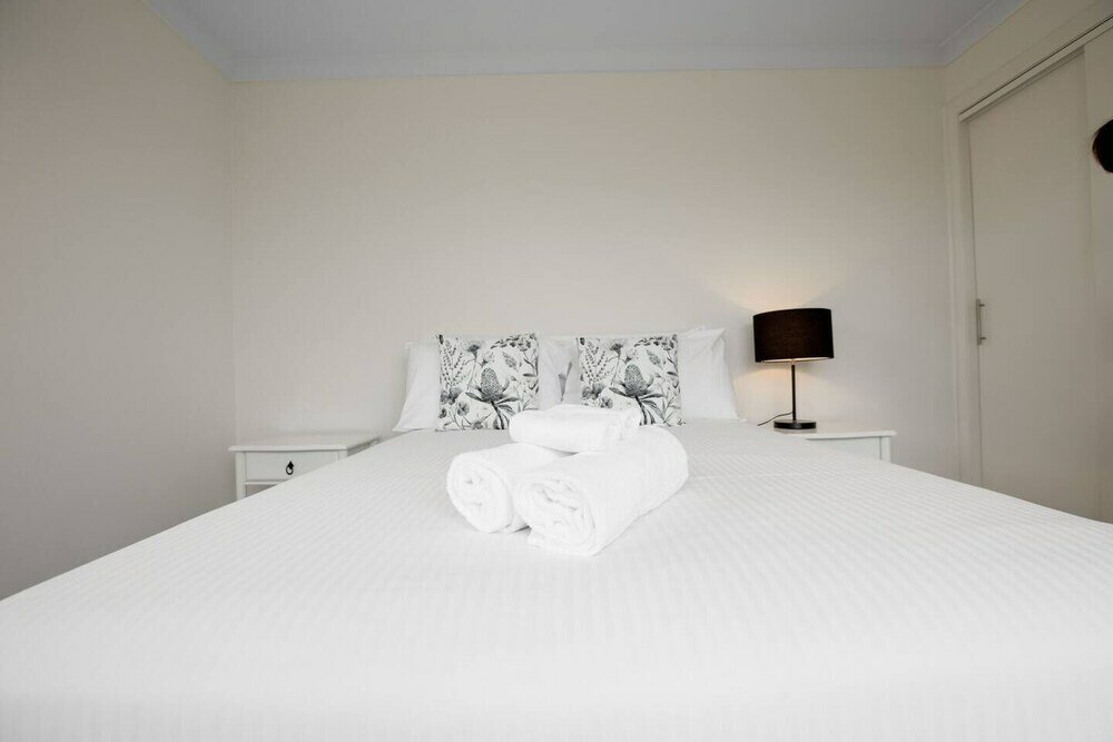 Фото Superb Luxe 5br House@point Cook Near Lake