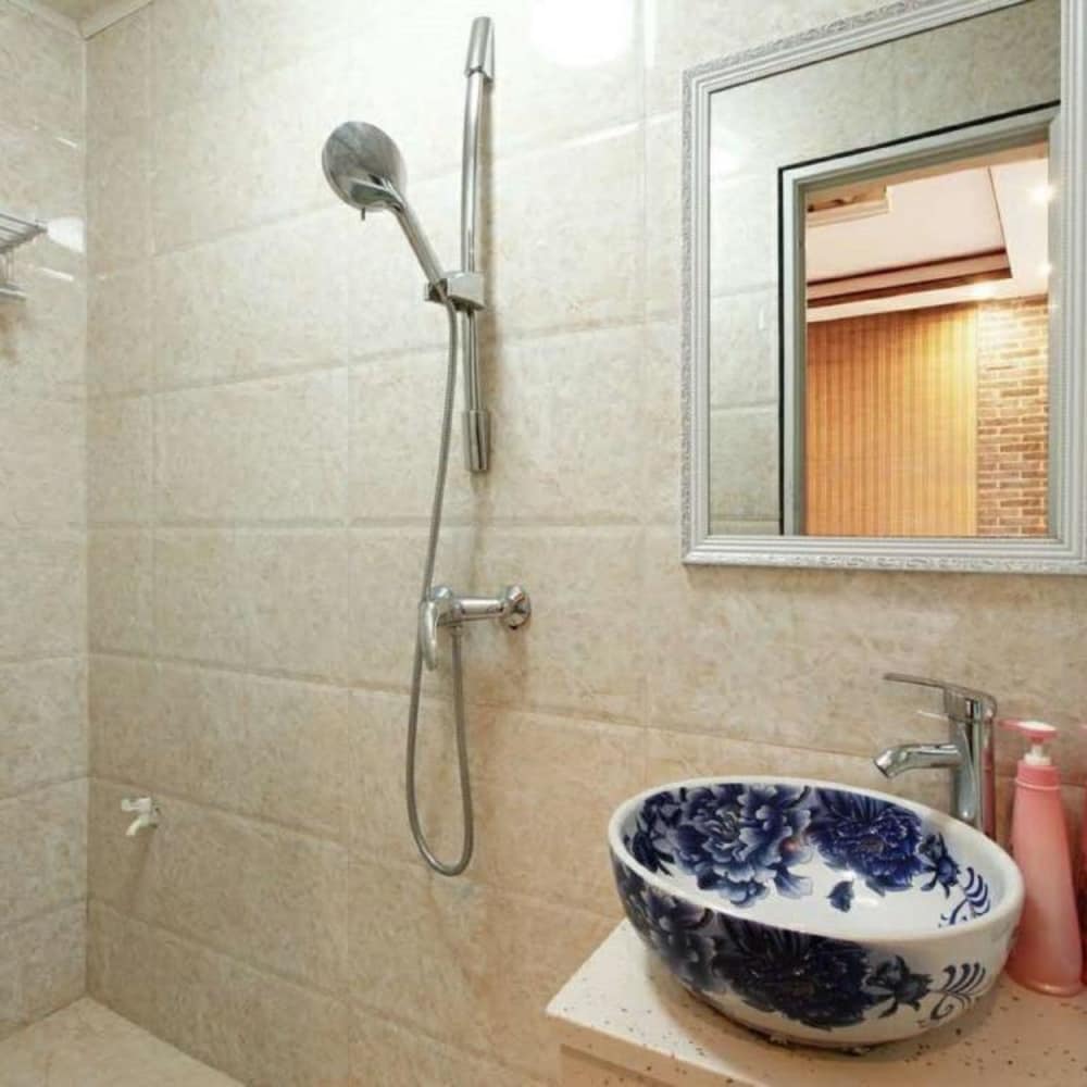 Фото Fenghuang Nanmu Inn No. 1